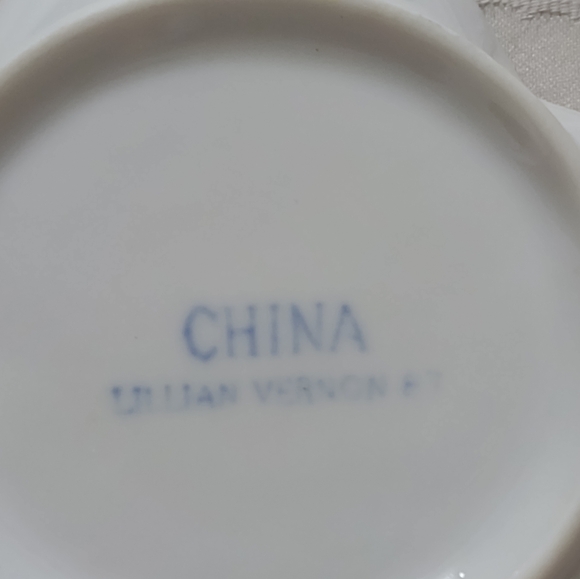 Lilian Vernon White leaf porcelain trinket decor - Picture 2 of 4